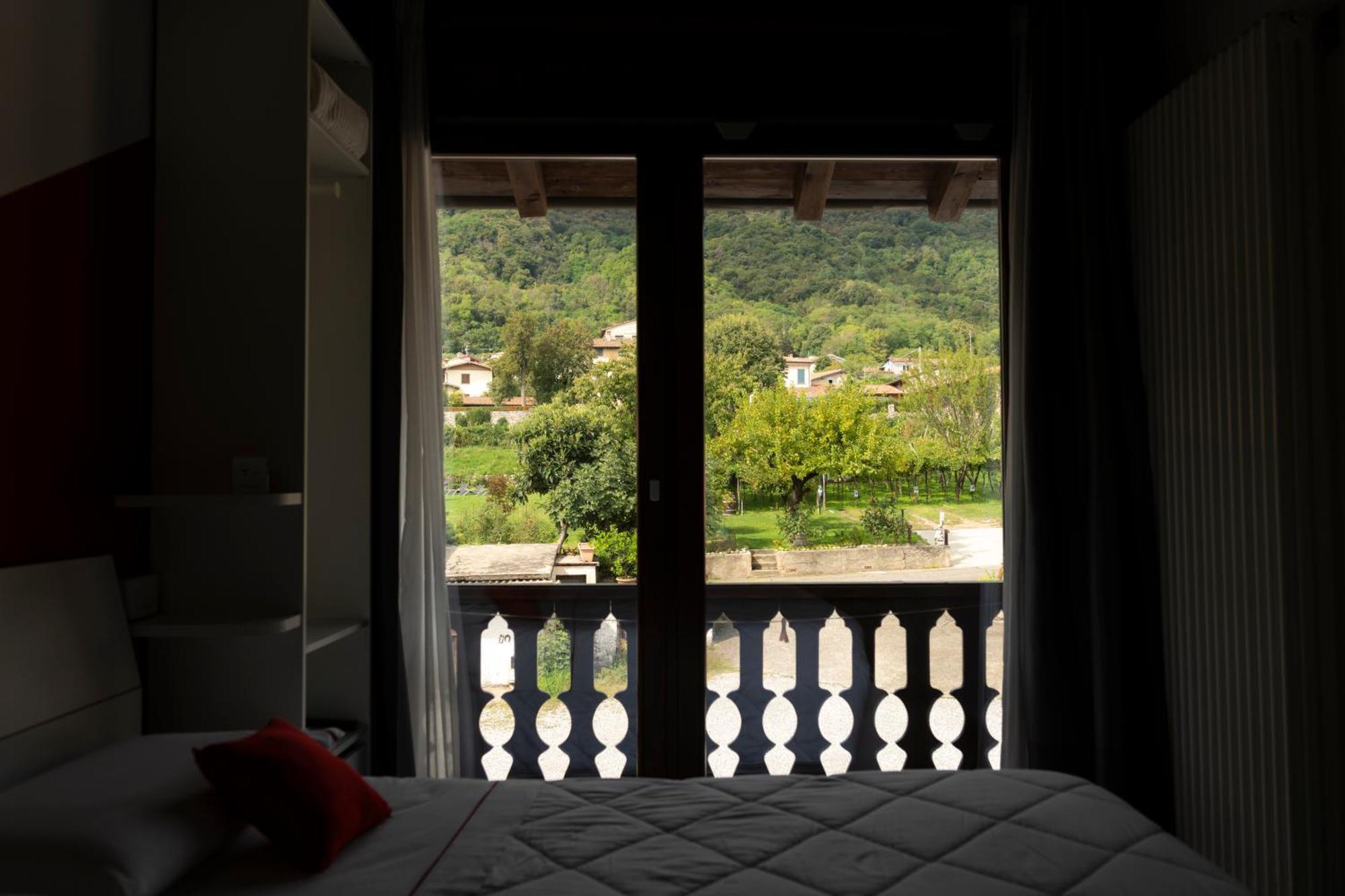 La Terrazza Sulle Vigne B&B Corte Franca Exterior photo